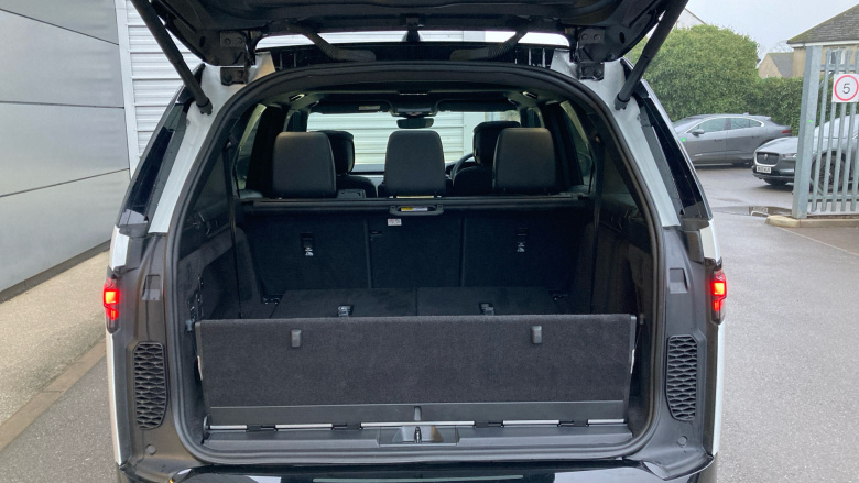 Land Rover Discovery 3.0 D300 Dynamic HSE 5dr Auto Diesel Station Wagon